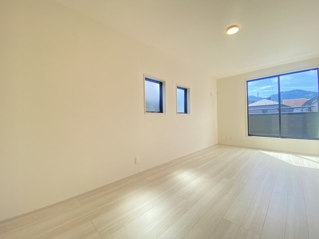 『八王子市新築戸建て』八王子市1549-3【仲介手数料無料】　１６期の洋室|～仲介手数料無料☆八王子ひなた不動産～　八王子市下恩方町　新築戸建て