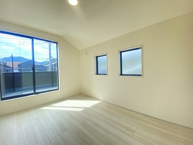 『八王子市新築戸建て』八王子市1549-3【仲介手数料無料】　１６期の洋室|～仲介手数料無料☆八王子ひなた不動産～　八王子市下恩方町　新築戸建て