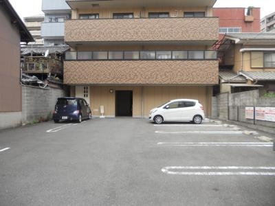 グランペルルの駐車場