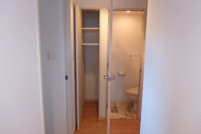 サンライズエモトの収納|別部屋同間取りのお写真となります。参考にご覧くださいませ。