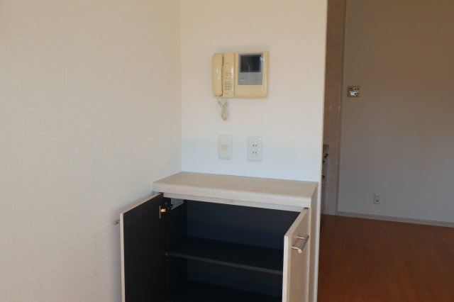 サンライズエモトのセキュリティ|別部屋同間取りのお写真となります。参考にご覧くださいませ。