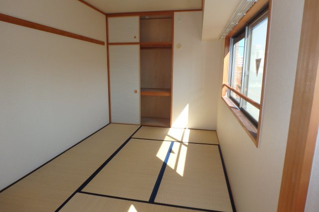 サンライズエモトの和室|別部屋同間取りのお写真となります。参考にご覧くださいませ。