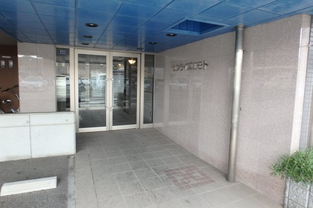 サンライズエモトのエントランス