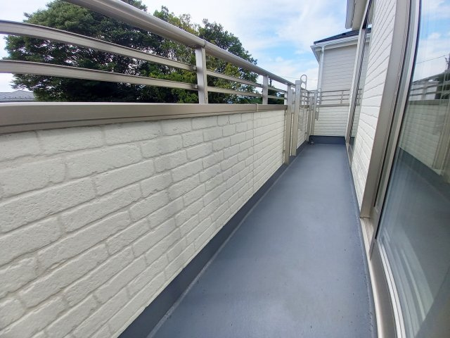 【錦町花ノ井　5号棟】家族が集まるLDKはゆとりある19.2帖♪のバルコニー|◆同施工◆　
洗濯物から布団まで一度にたくさん干せて便利です♪
眺めのよいバルコニーで、あなただけのリラックスタイムを☆