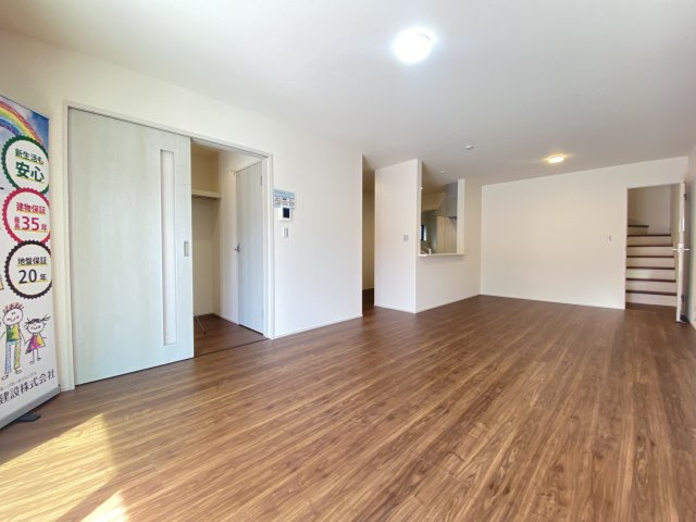 『八王子市新築戸建て』八王子市1549-3【仲介手数料無料】　１６期の居間・リビング|～仲介手数料無料☆八王子ひなた不動産～　八王子市下恩方町　新築戸建て