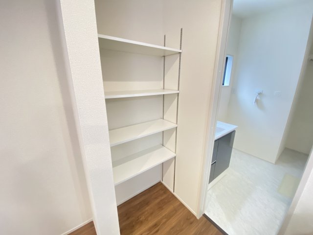 『八王子市新築戸建て』八王子市1549-3【仲介手数料無料】　１６期の収納|～仲介手数料無料☆八王子ひなた不動産～　八王子市下恩方町　新築戸建て