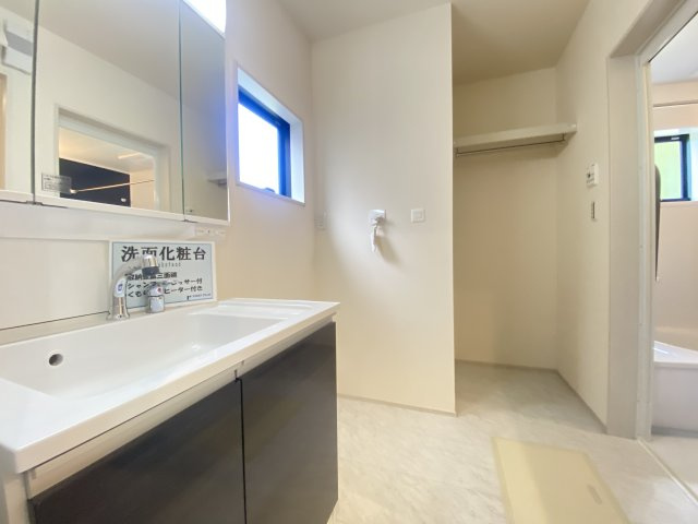 『八王子市新築戸建て』八王子市1549-3【仲介手数料無料】　１６期の独立洗面台|～仲介手数料無料☆八王子ひなた不動産～　八王子市下恩方町　新築戸建て