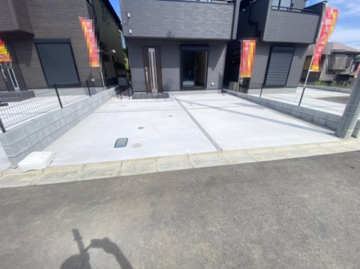 祝　成約済み　八王子市　下恩方町　新築戸建て　１６期の駐車場|～仲介手数料無料☆八王子ひなた不動産～　八王子市下恩方町　新築戸建て