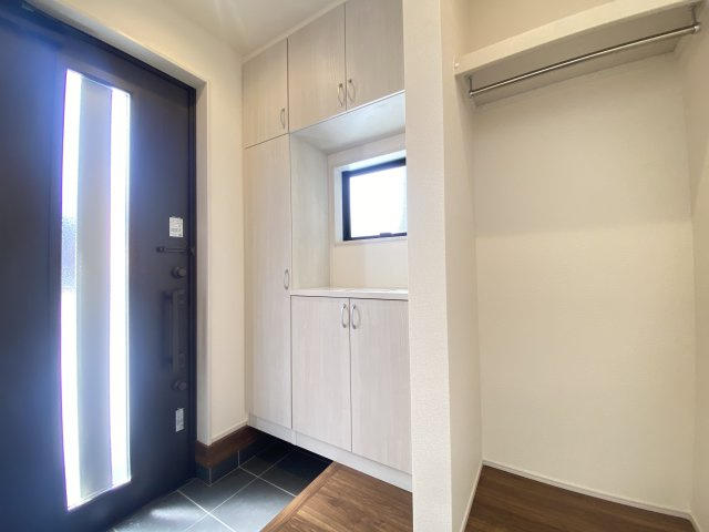『八王子市新築戸建て』八王子市1549-3【仲介手数料無料】　１６期の玄関|～仲介手数料無料☆八王子ひなた不動産～　八王子市下恩方町　新築戸建て