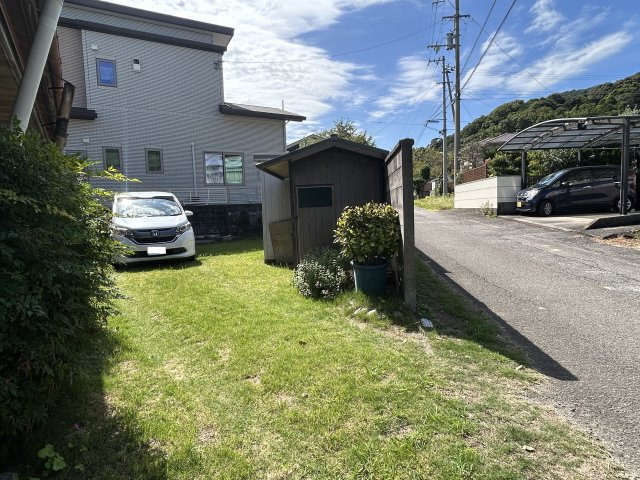 阿南市津乃峰町東分中古戸建の駐車場