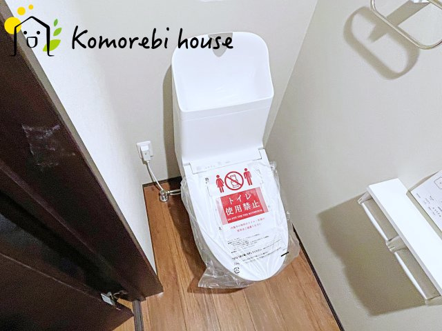 大宮区三橋1丁目Ⅱ　新築一戸建て　Bのトイレ|タオルハンガー付きのお手洗い♪
温水洗浄便座が標準装備です♪