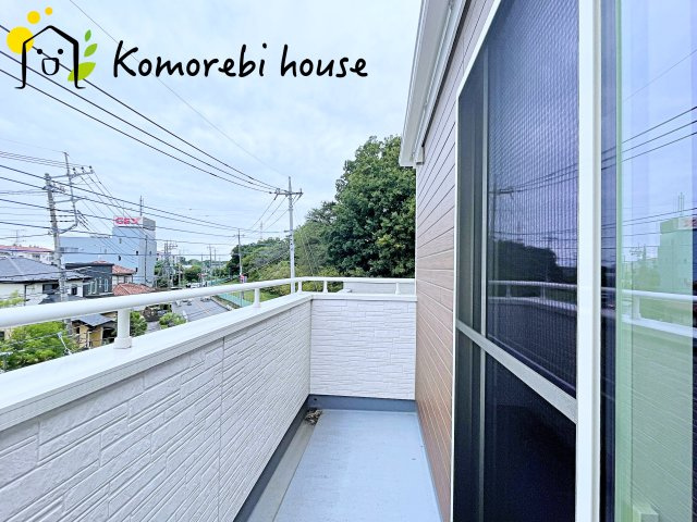 大宮区三橋1丁目Ⅱ　新築一戸建て　Bのバルコニー|南向きのバルコニーで陽当りが良く洗濯物が良く乾きます♪