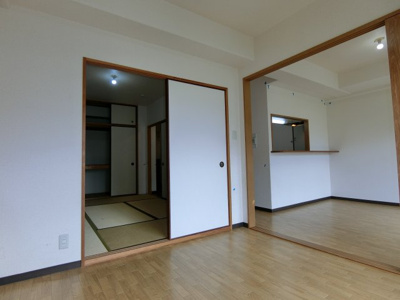 【居間・リビング】 | モナークシャトー