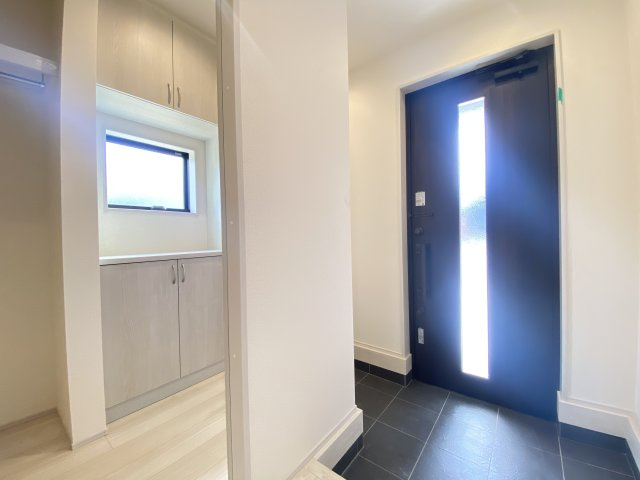 『八王子市新築戸建て』八王子市1549-3【仲介手数料無料】　１６期の玄関|～仲介手数料無料☆八王子ひなた不動産～　八王子市下恩方町　新築戸建て