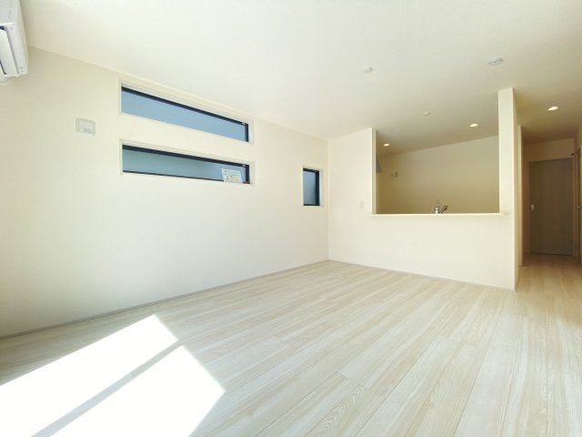 『八王子市新築戸建て』八王子市1549-3【仲介手数料無料】　１６期の居間・リビング|～仲介手数料無料☆八王子ひなた不動産～　八王子市下恩方町　新築戸建て