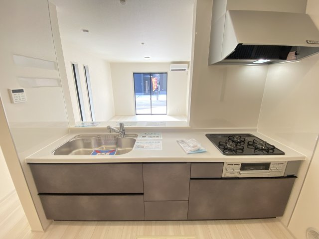 『八王子市新築戸建て』八王子市1549-3【仲介手数料無料】　１６期のキッチン|～仲介手数料無料☆八王子ひなた不動産～　八王子市下恩方町　新築戸建て