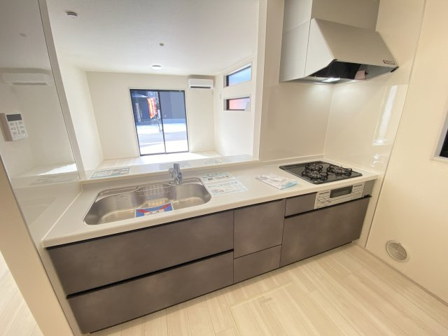 『八王子市新築戸建て』八王子市1549-3【仲介手数料無料】　１６期のキッチン|～仲介手数料無料☆八王子ひなた不動産～　八王子市下恩方町　新築戸建て