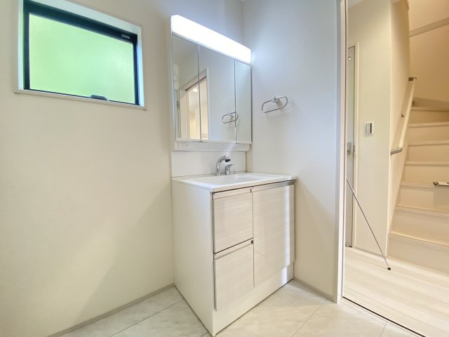 『八王子市新築戸建て』八王子市1549-3【仲介手数料無料】　１６期の洗面所|～仲介手数料無料☆八王子ひなた不動産～　八王子市下恩方町　新築戸建て