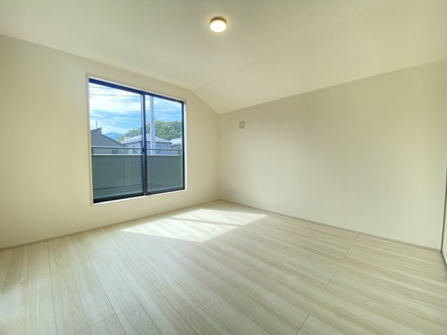 『八王子市新築戸建て』八王子市1549-3【仲介手数料無料】　１６期の洋室|～仲介手数料無料☆八王子ひなた不動産～　八王子市下恩方町　新築戸建て