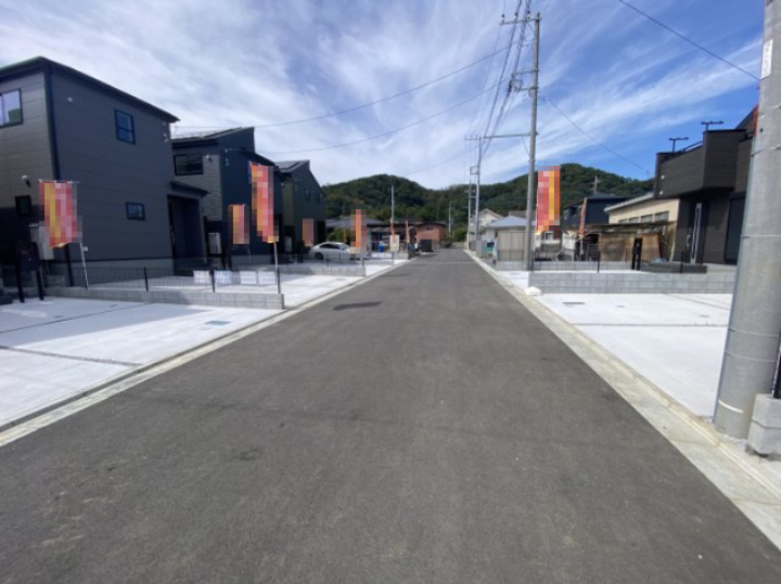 『八王子市新築戸建て』八王子市1549-3【仲介手数料無料】　１６期の前面道路含む現地写真|～仲介手数料無料☆八王子ひなた不動産～　八王子市下恩方町　新築戸建て