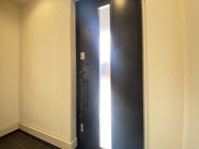 『八王子市新築戸建て』八王子市1549-3【仲介手数料無料】　１６期の玄関|～仲介手数料無料☆八王子ひなた不動産～　八王子市下恩方町　新築戸建て