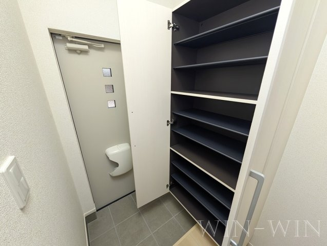 サク・ラ ワンの玄関