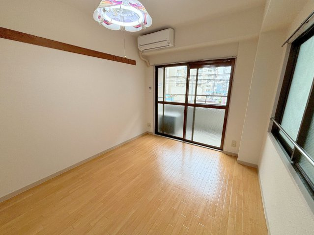 レーズライン下新庄の洋室