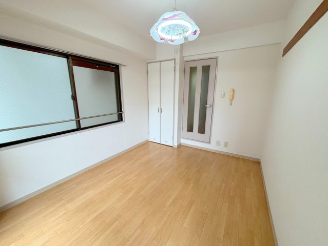 レーズライン下新庄の洋室