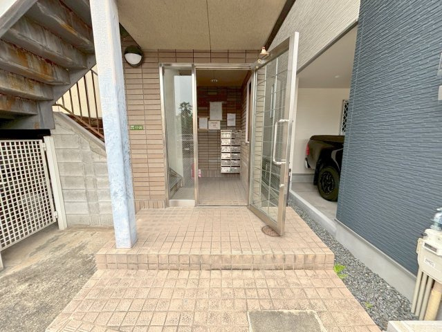 レーズライン下新庄のエントランス