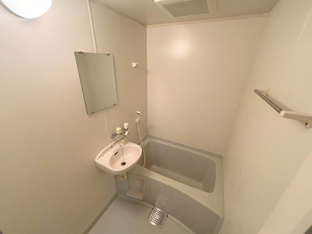 レーズライン下新庄の浴室