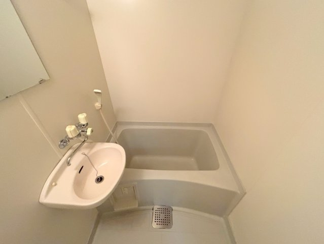 レーズライン下新庄の浴室