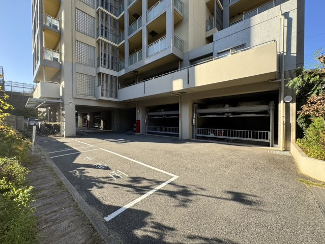 甲南コーポラスの駐車場