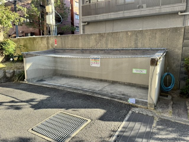 甲南コーポラスの駐車場