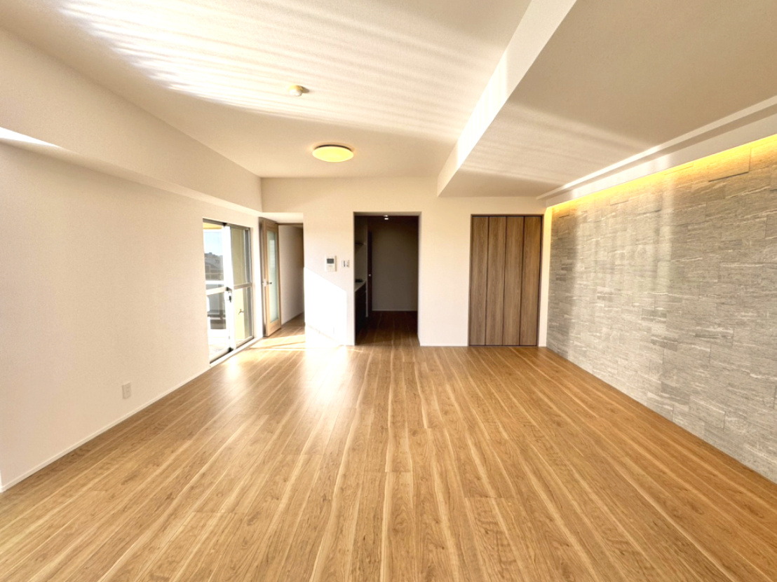 甲南コーポラスの居間・リビング|解放感があり、上質な空間を演出するリビング