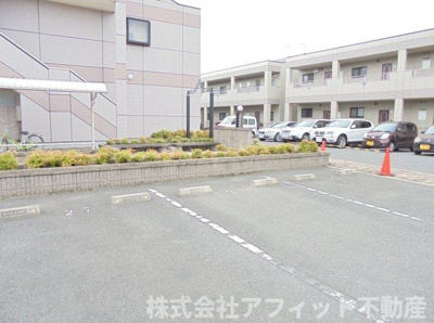 【駐車場】 | ガーデンハイム参番館