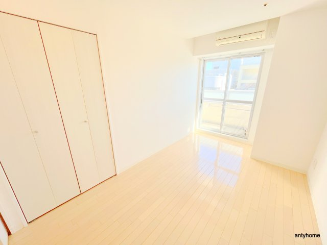 オリエンタル江坂　仲介手数料無料の寝室