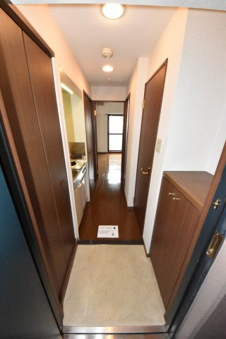 プレサンス難波ウエストの玄関