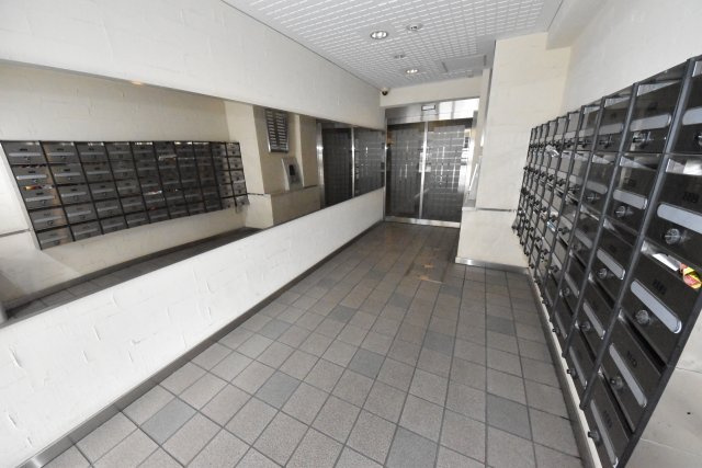 プレサンス難波ウエストのエントランス