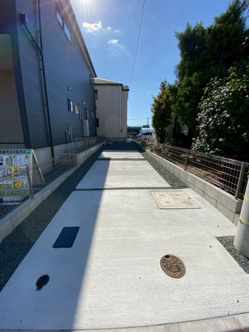 よかタウン／南区御幸西2丁目4期／4号棟の前面道路含む現地写真