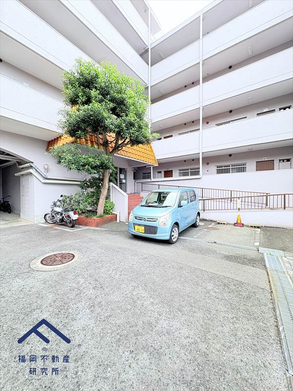 グリーンハイツ輝国の駐車場