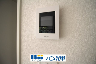 【セキュリティ】 | クレイドルガーデン宇部市際波第６ ２期（２号棟） | 玄関にはＴＶモニター付きインターホン（カメラ）が標準設置。セキュリティも安心です。
