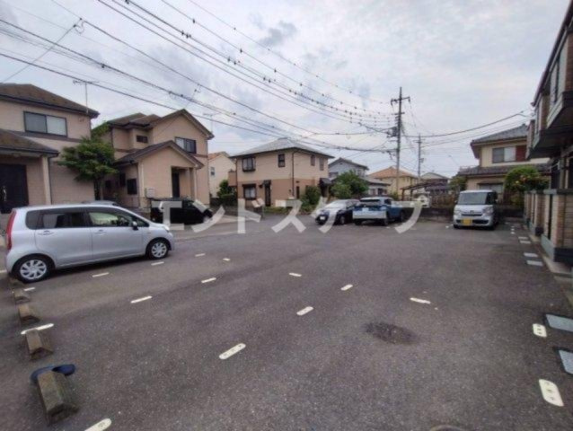 メゾン･フレッサの駐車場|高崎、前橋のお部屋探しはエンドスケープまで！お客様の理想お聞かせ下さい♪