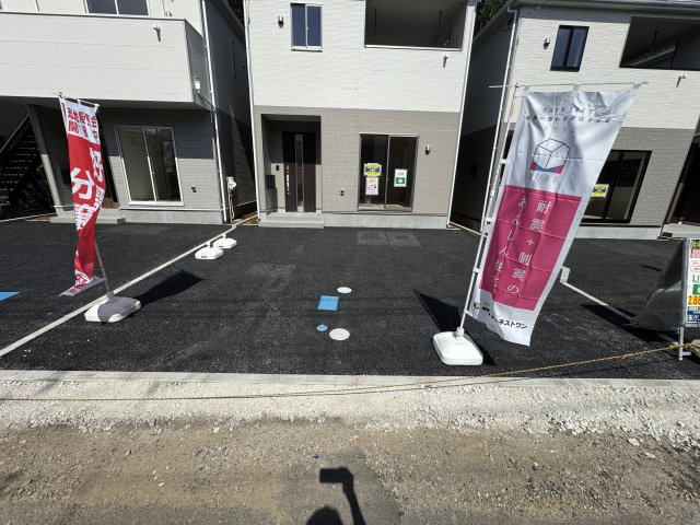 柏市新逆井１丁目新築戸建【土南部小学校：4分】の駐車場|2号棟駐車スペース・並列２台駐車可