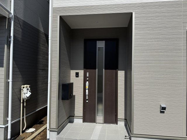 柏市新逆井１丁目新築戸建【土南部小学校：4分】のエントランス|エントランス・玄関ポーチ