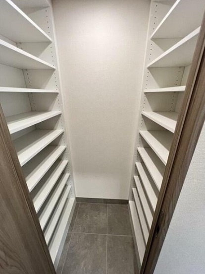 文京区本郷１丁目の賃貸マンションの玄関|シューズインクローゼット