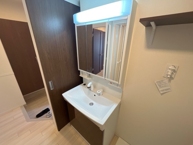 ヴェルニースの独立洗面台