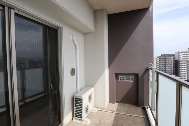 サヴォイブロンズガーデニア　4階のバルコニー|別号室です。現状優先になります。
