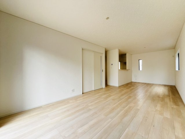 東海市富貴ノ台6-15『仲介手数料無料』新築戸建ての居間・リビング