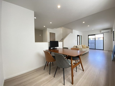 【居間・リビング】 | 嘉手納屋良Ⅱ（全5棟） | ※同仕様写真です