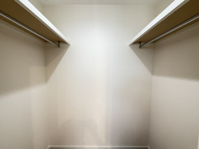 【収納】 | 嘉手納屋良Ⅱ（全5棟） | 1号棟　洋室6.1帖＋WIC付き♪